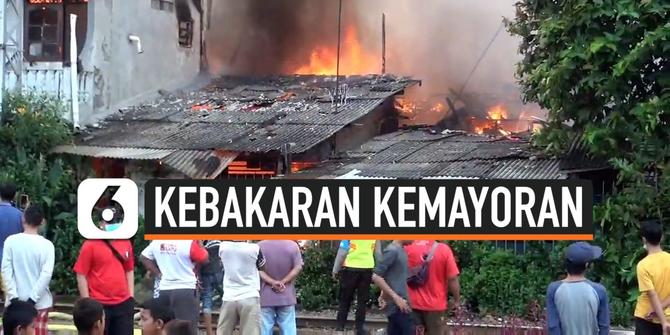 VIDEO: Kebakaran Kemayoran, Perjalanan Kereta Api Terganggu