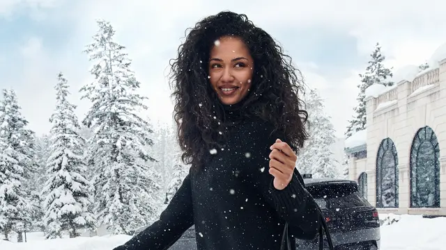 Snow Globe is Back, Michael Kors Boyong Koleksi Holiday Glamour ala New York ke Jakarta Lewat Instalasi Bola Salju