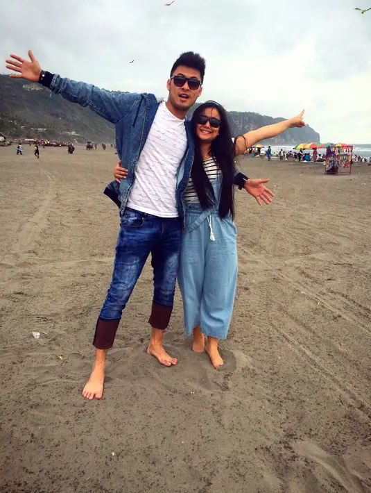 Salah satu yang membuat Anissa Bahar kesal, lantaran semua hasil kerja Juwita disetorkan ke Deddy. "Yang aku tahu, duit nyanyi Juwita itu (disetorkan) ke Deddy ya," ujar Anisa Bahar. (Instagram/juwitabahar11)