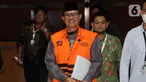 Wali Kota Madiun nonaktif, Maidi, berjalan keluar meninggalkan Gedung Merah Putih Komisi Pemberantasan Korupsi (KPK) usai menjalani pemeriksaan lanjutan, Jakarta, Kamis (23/4/2026). (Liputan6.com/Helmi Fithriansyah)