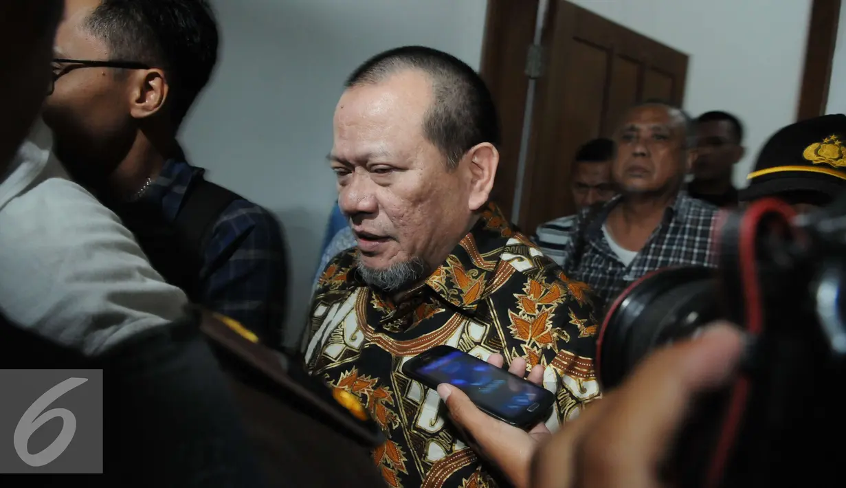 La Nyalla Mattalitti usai mengikuti sidang di Pengadilan Tipikor, Jakarta Pusat, selasa (27/12). La Nyalla divonis bebas atas kasus dana hibah Kadin Jawa Timur periode 2011-2014. (Liputan6.com/Helmi Affandi)