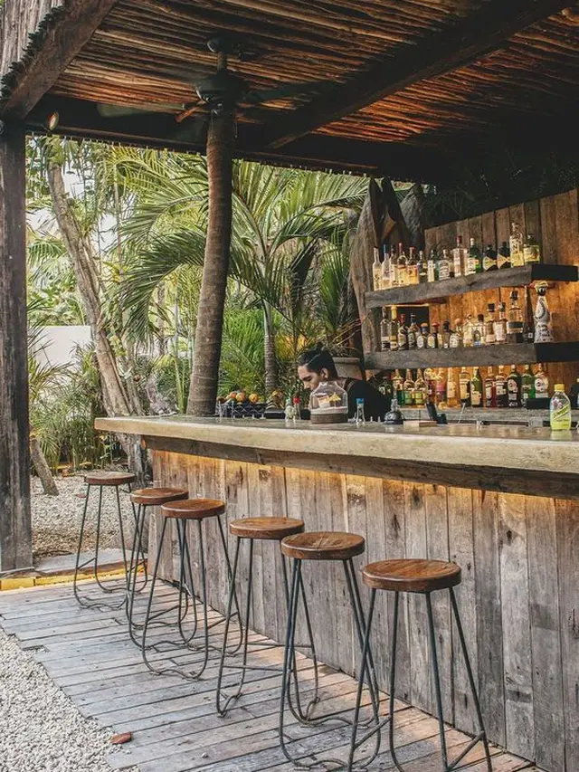 Desain Kafe Outdoor dengan Outside Bar yang Mengundang