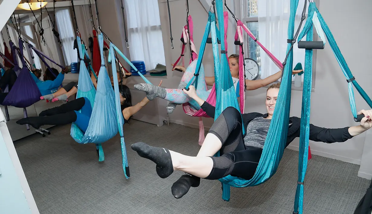 Lima kontestan Miss America 2018 saat mengikuti latihan Pilates untuk menyesuaikan diri dengan Big Piano Fitness, New York, (01/1). (Lars Niki / Getty Images / AFP)