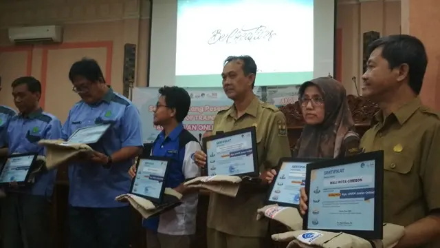 Saat Ribuan Pedagang Pasar di Cirebon Punya Toko Online