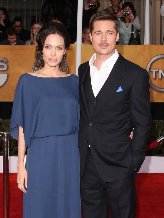 Banyak hal yang semakin merunyamkan suasana di tengah hubungan keduanya, akan semakin sulit jika berharap Angelina Jolie dan Brad Pitt akan rujuk dan kembali berdamai. (AFP/Bintang.com) 