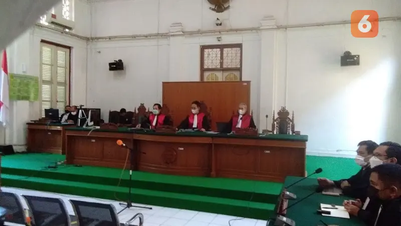 Majelis Hakim Pengadilan Tipikor Makassar menjatuhkan hukuman 2 tahun penjara kepada penyuap Gubernur Sulsel non-aktif Nurdin Abdullah (Liputan6.com/ Eka Hakim)