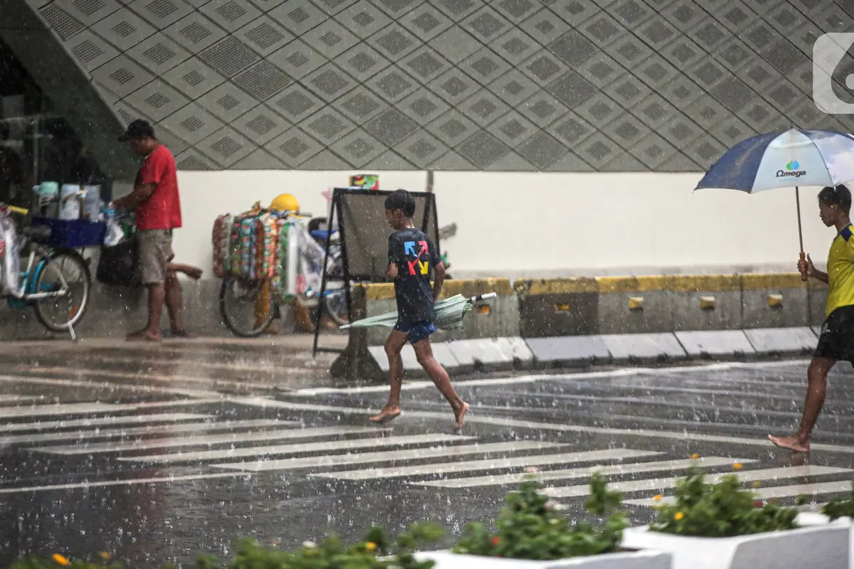 Cuaca Ekstrem Jakarta, Warga Diimbau Kurangi Aktivitas di Luar Rumah