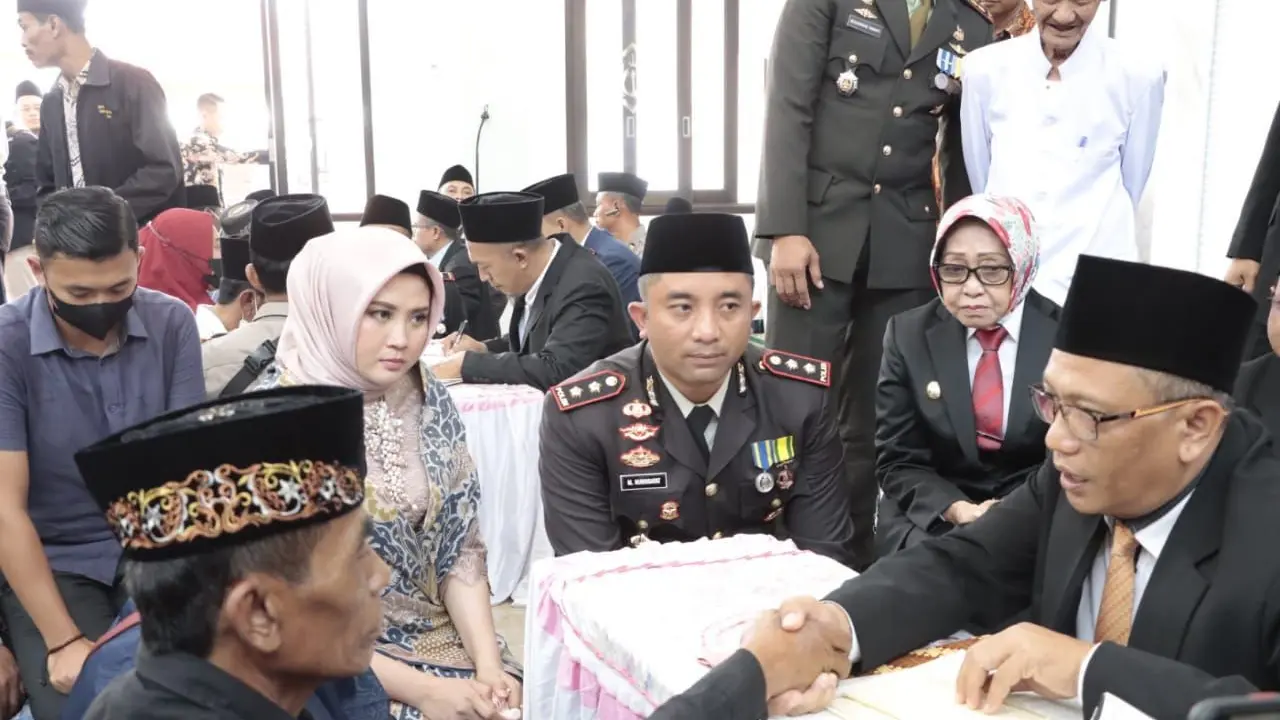 17 pasangan di Jombang mengikuti nikah massal. (Dian Kurniawan/Liputan6.com).