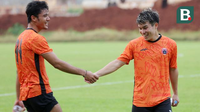 Foto: Pemain Persija Asik-Asik, Ryo Matsumura Ceria di Sesi Latihan Macan Kemayoran