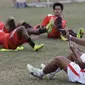 Bambang Nurdiansyah juga sempat menerima anugerah 22 legenda sepak bola Indonesia pada final Piala Indonesia 2007. (Bola.com/Vitalis Yogi Trisna)