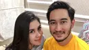 "Si Krisna juga lagi mudik, semua lagi mudik kayaknya cuman aku doang sih yang kerja duluan, tapi hari ini dia balik sih, jadi bener-bener sendiri," ucapnya. (Foto: instagram.com/syahnazs)