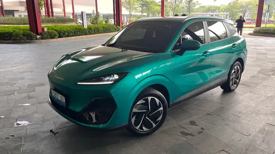 Pertama Kali Coba LEPAS E4 EV, Begini Rasanya