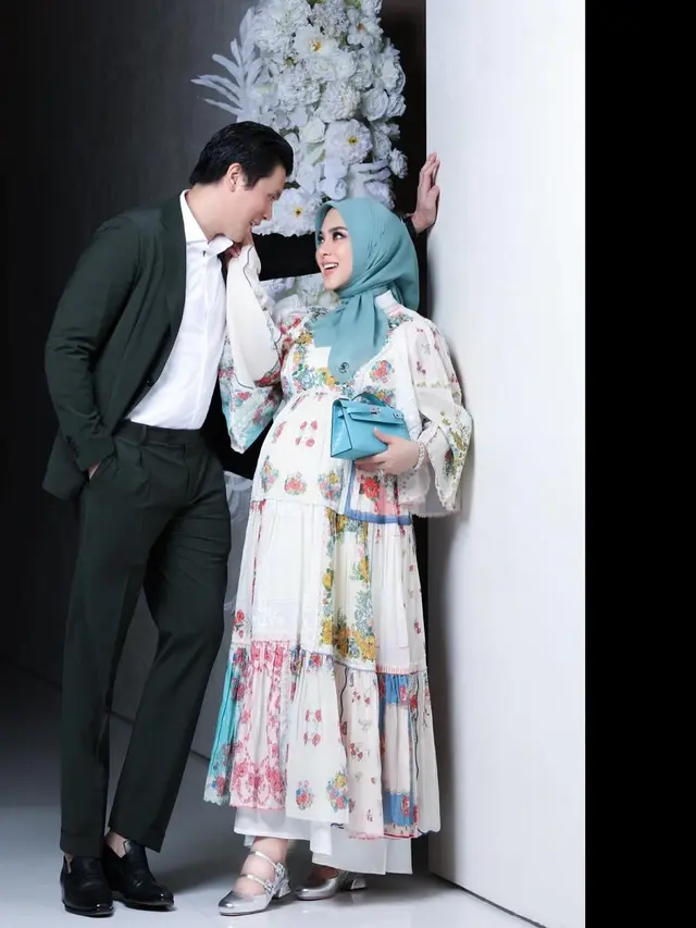 7 Potret Terbaru Syahrini yang Kini Aktif Pamer Baby Bump, Ngidam Makanan Sunda