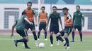 Pemain Indonesia melakukan sesi latihan di Stadion Wibawa Mukti, Jawa Barat, Jumat (02/11/2018). Latihan tersebut dalam rangka persiapan jelang laga Piala AFF 2018.  (Bola.com/M Iqbal Ichsan)