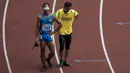 Peerapon Watbok asal Thailand melepas penutup matanya usai lomba para atletik nomor lari 400 meter putra klasifikasi T11 pada Asian Para Games 2018, di Stadion Utama Gelora Bung Karno Jakarta, Kamis(11/10/2018).  (Bola.com/Peksi Cahyo)