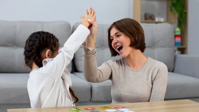 Permainan “Power Pose” Bareng Anak, Cara Seru Tingkatkan Kepercayaan Diri Sejak Dini
