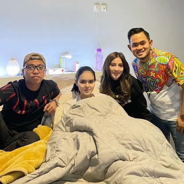 Shandy Purnamasari mengucapkan duka cita atas meninggalnya Laura Anna (https://www.instagram.com/p/CXfZ7WSvrdI/)