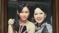 Saat dicekal di banyak daerah hingga penghasilannya menyusut, Titiek Puspa ulurkan tangan memberi pertolongan untuk Inul Daratista agar bisa nyicil rumah. (Foto: Dok. Instagram @inul.d)