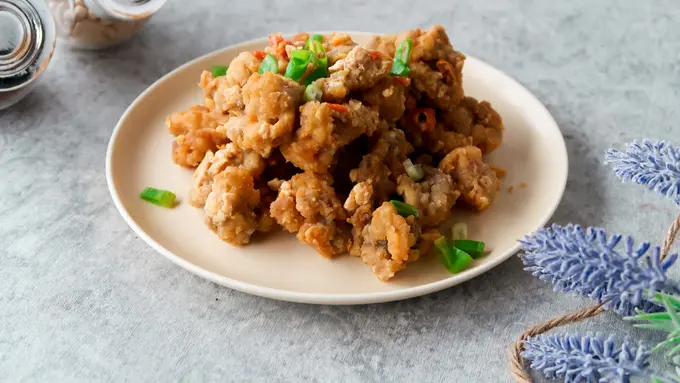 Ayam Crispy Saus Telur Asin