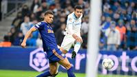 Mason Greenwood mencoba melakukan tembakan ke gawang dalam laga Liga Champions antara Marseille vs Newcastle di Stade Velodrome, 26 November 2025. (AP Photo/Philippe Magoni)