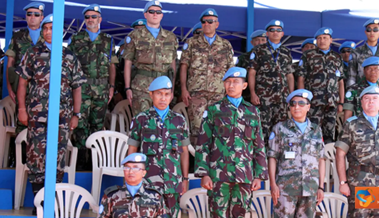 Citizen6, Lebanon: Komandan Indobatt, Letkol Inf Hendy Antariksa menghadiri acara Medal Parade Batalyon Nepal (Nepbatt) di Markas Batalyon Nepal UN POSN 8-30, Meiss El-Jabal, Lebanon Selatan, Rabu (27/7). (Pengirim: Badarudin Bakri)