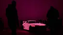 Mobil bagian dari film Fast and Furious terparkir di gudang dekat Grantham di Lincolnshire, Inggris, Kamis (21/9). Tiket mulai dijual pada 29 September untuk pertunjukan live stage yang akan meniru aksi-aksi dari film Fast and Furious. (BEN STANSALL/AFP)