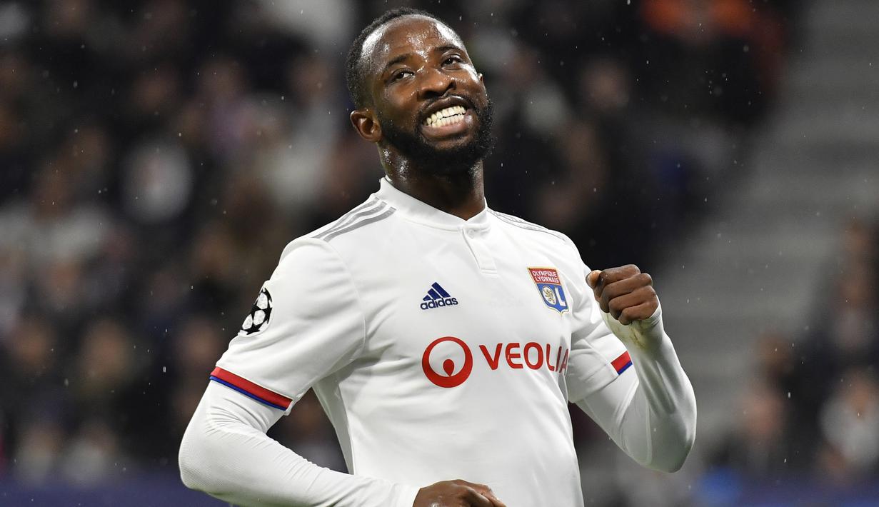 4. Moussa Dembele (Lyon) - Moussa Dembele bisa menjadi solusi yang tepat untuk menambah kekuatan lini depan Manchester United. Striker berusia 23 tahun telah menyumbangkan 10 gol dari 17 penampilannya.(AFP/Philippe Desmazes)