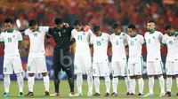 Pemain Timnas Indonesia berdoa jelang melawan Vietnam dalam laga leg kedua semifinal Piala AFF 2016 di Stadion My Dinh, Hanoi, Vietnam, Rabu (7/12/2016). (Bola.com/Peksi Cahyo)