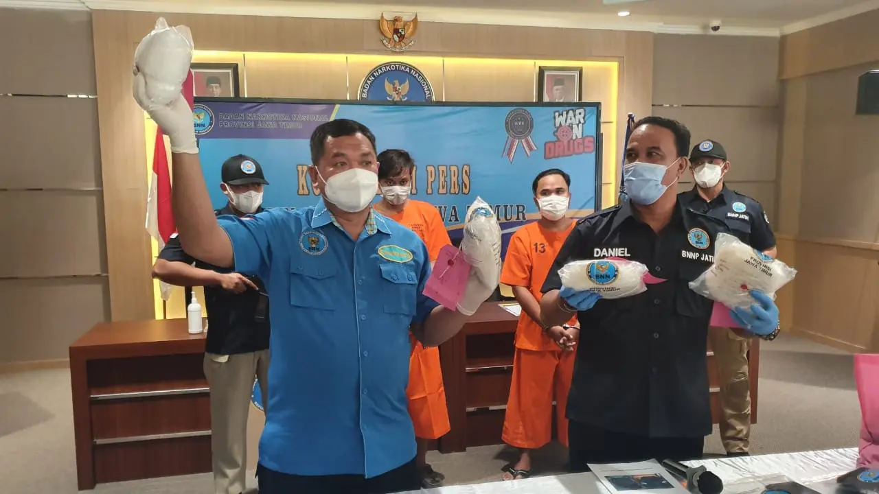 BNN Jatim tangkap kurir sabu tujuan Madura (Dian Kurniawan/Liputan6.com)