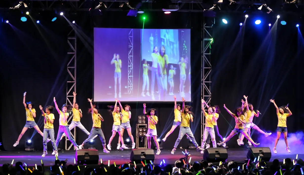 JKT48 team KIII sukses menggelar konser bertajuk Jangan Kasih K3ndor. Sekitar dua jam lebih para member memanjakan penggemarnya dari lagu baru hingga lagu lawasnya. (Foto: Adrian Putra/Bintang.com)