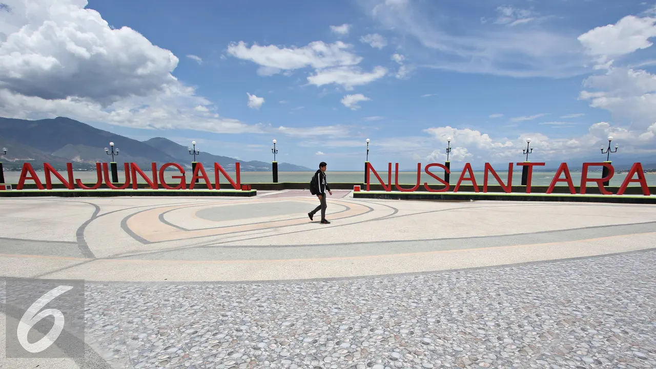 20160308-Gerhana-Matahari-di-Pantai-Talise-Palu-IA