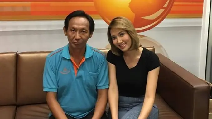 Temukan Dompet Cewek Cantik, Pria Tunawisma Ini Dapat Hadiah