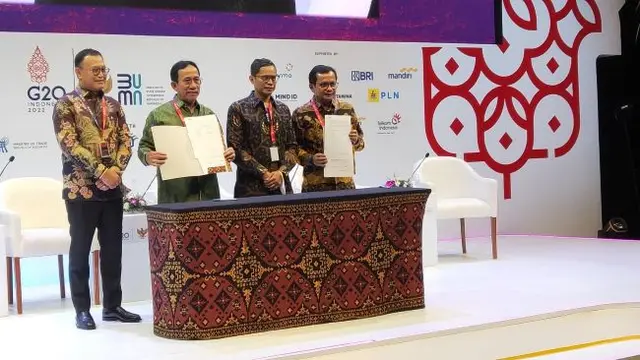 PT Bukit Asam Tbk (PTBA) dan PT Semen Indonesia (Persero) Tbk (SMGR) menjajaki kerja sama pengembangan pembangkit listrik tenaga surya (PLTS) di lokasi operasional SIG. (Foto: Bukit Asam)