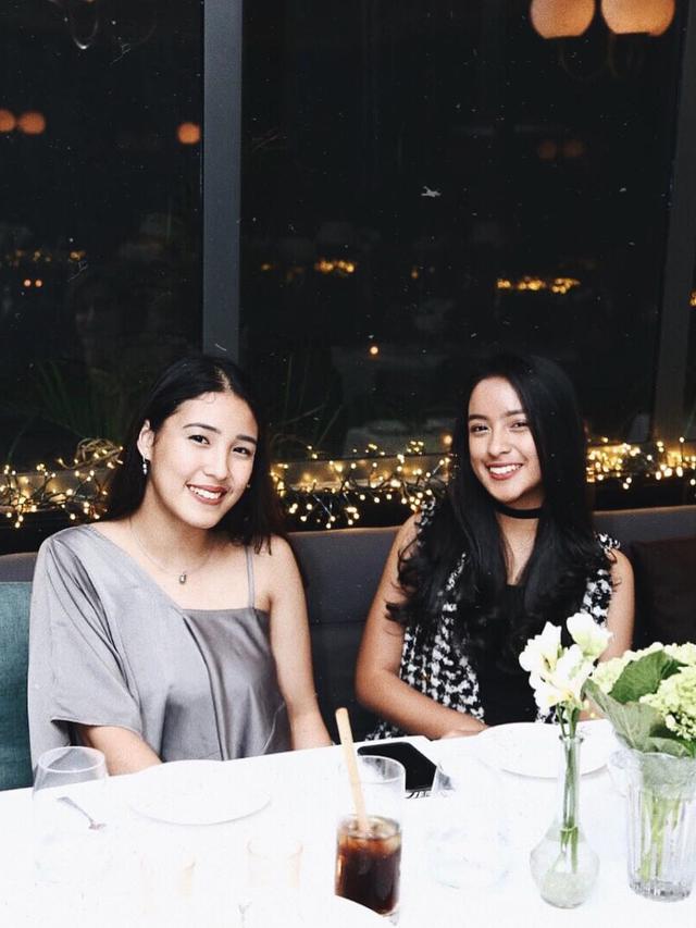 Makin Dewasa dan Cantik, Ini 6 Potret Kedua Anak Dede Yusuf