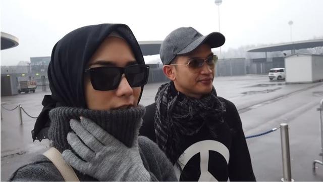 7 Momen Seru Citra Kirana dan Rezky Aditya di Milan, Beli Baju Bayi