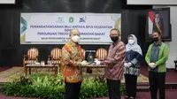 Penandatanganan nota kesepahaman (MoU) antara BPJS Kesehatan bersama 18 Perguruan Tinggi di Kalimantan Barat/Istimewa.