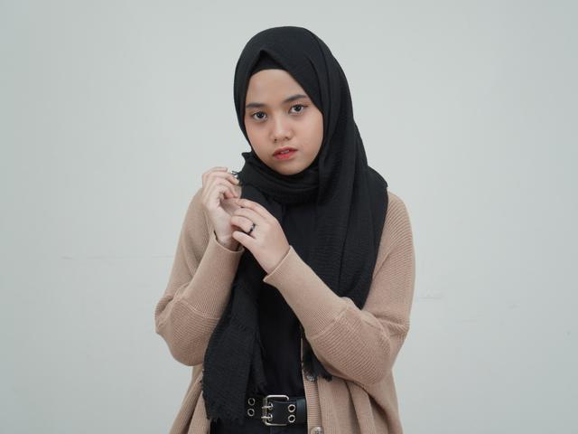 Hanin Dhiya Rilis Single Terlambat Sudah Bercerita Tentang Penyesalan Showbiz Liputan6 Com