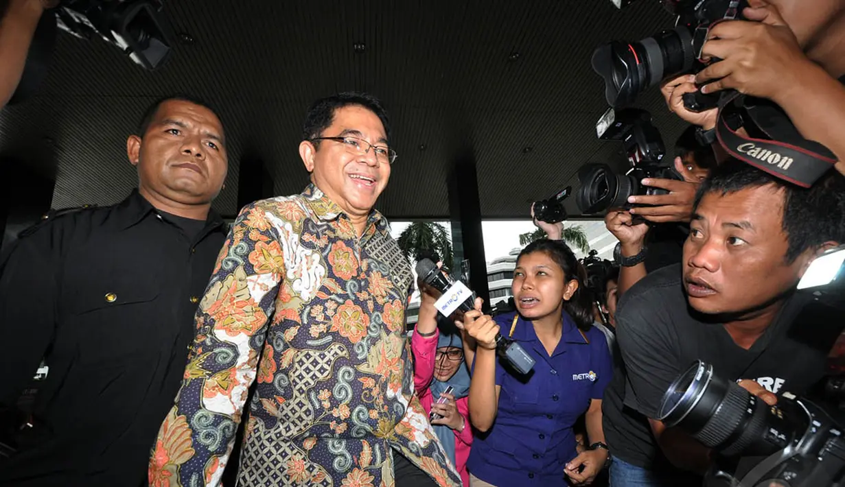 Kedatangan Franky Sibarani  untuk menyampaikan Laporan Harta Kekayaan Penyelenggara Negara (LHKPN) ke KPK, Jakarta, Selasa (6/1/2015). (Liputan6.com/Miftahul Hayat)