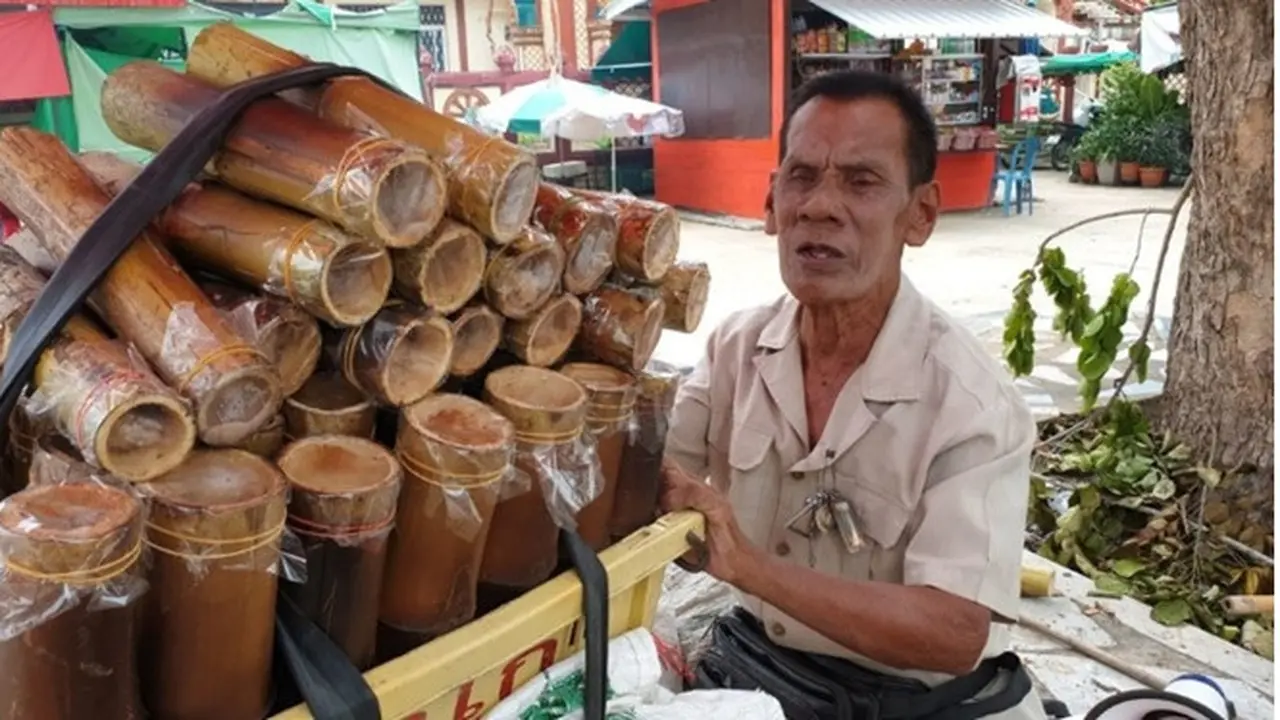 Kisah Kakek Tuna Netra Tetap Berjualan Demi Pengobatan Sang Istri Ini Bikin Haru