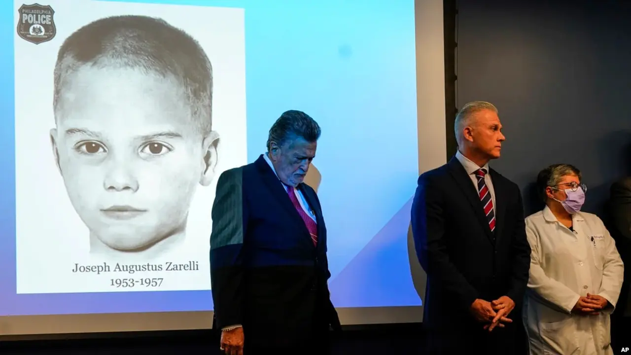 Sejumlah pihak berwenang di Philadelphia mengumumkan identitas korban dalam kasus "Boy in the Box" dalam konferensi pers di Philadelphia, pada 8 Desember 2022. (Foto: AP/Matt Rourke)