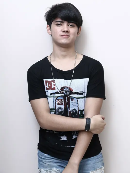 "akhirnyaa kangen terobati!!kapan muncul di tv pak?kangen liat kamu acting sama nyanyi @aliandooo," tulis rizkisafaaaaaaa. (Galih W. Satria/Bintang.com)