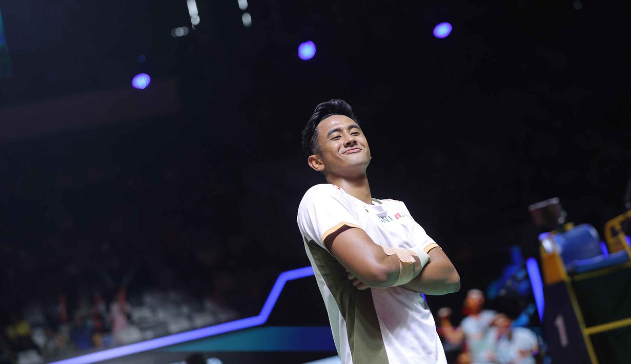 Pencapaian di Indonesia Masters 2026 ini menjadi yang terbaik bagi pemuda Solo itu di level Super 500. Tampak dalam foto, pebulu tangkis tunggal putra Indonesia, Alwi Farhan merayakan gelar juara Indonesia Masters 2026 usai mengalahkan wakil Thailand, Panitchaphon Teeraratsakul, pada laga final di Istora Gelora Bung Karno, Senayan, Jakarta, Minggu (25/1/2026). (Bola.com/Bagaskara Lazuardi)