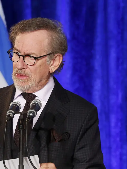 "Anda harus melihat kembali beberapa tahun lalu di mana Lupita (Nyong'o) dikenal dari film '12 Years a Slave' (dan) '12 Years a Slave' menang kategori ‘best picture’, Anda tahu?" kata Steven Spielberg. (Bintang/EPA)
