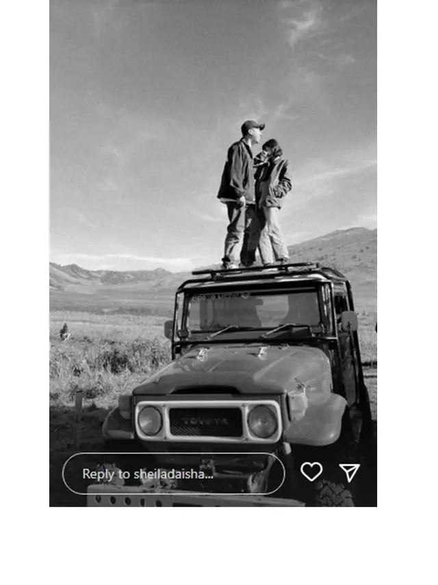 6 Potret Liburan Vidi Aldiano dan Sheila Dara di Gunung Bromo, Curi Perhatian