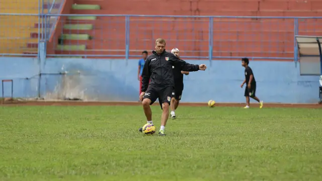 Pelatih Mitra Kukar Scott Cooper