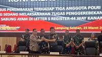 Jumpa pers pengungkapan kasus judi sabung ayam di Mapolda Lampung, dihadiri petinggi TNI dan Polri. Foto : (Liputan6.com/Ardi).