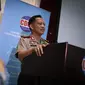 Kapolri Jenderal Tito Karnavian (kiri) ketika memberikan paparan dalam Dialog Bersama Kapolri di Kantor CDCC, Jakarta, Kamis (4/8). Dialog tersebut membahas tentang konflik yang terjadi di beberapa wilayah di Indonesia. (Liputan6.com/Faizal Fanani)