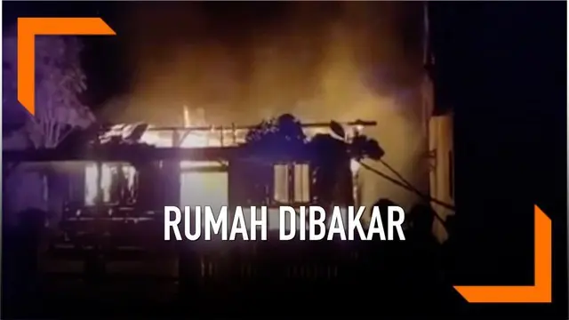 Seorang pemuda di Jombang Jawa Timur membakar rumah orangtuanya. Api menghanguskan seluruh bangunan rumah. Apa yang memicu aksi nekat pemuda tersebut?