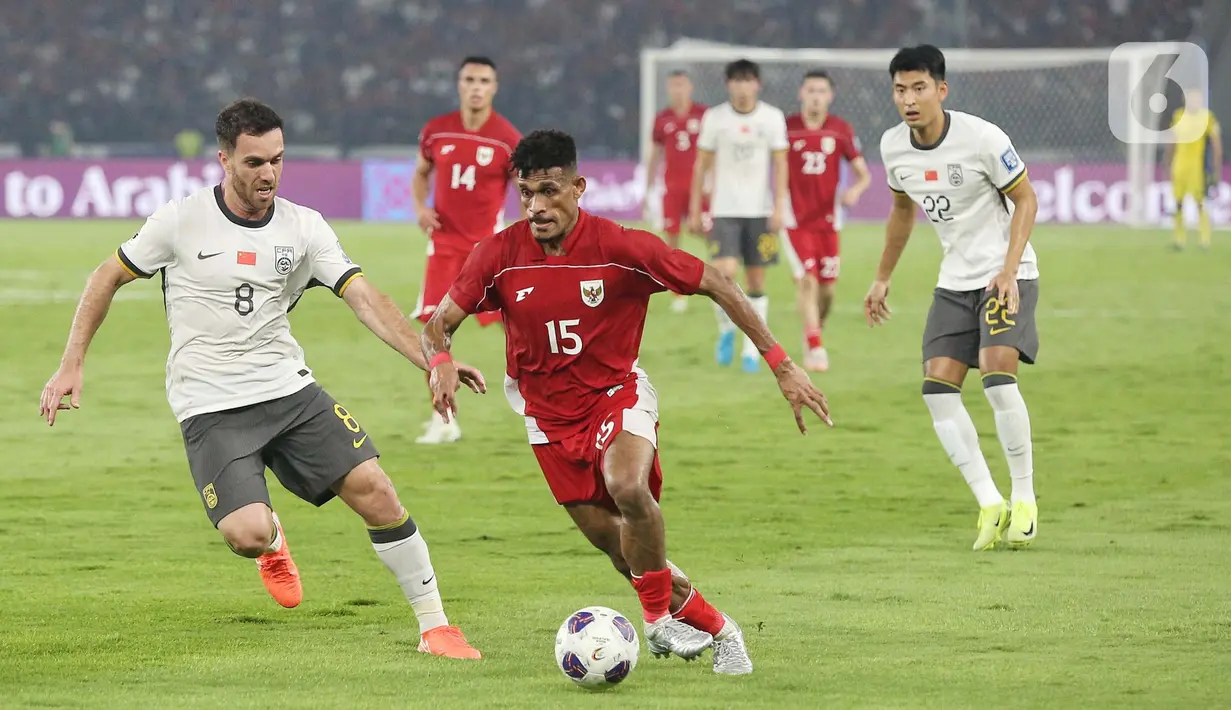 Sejak menit awal pertandingan, Timnas Indonesia langsung meningkatkan intensitas serangan kea rah pertahanan China. (Liputan6.com/Angga Yuniar)