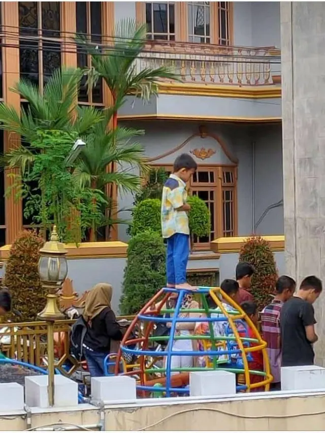 6 Kelakuan Bocah Seenaknya Sendiri Ini Bikin Geleng Kepala